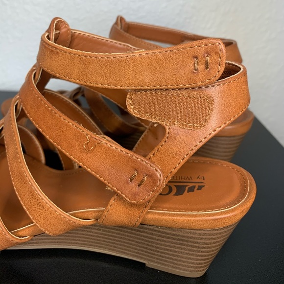 Cliffs brown strappy heeled sandal - Picture 3 of 5